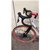 Image 3 : MOTOBECANE WHITE 24 SPEED RACING BIKE WITH DISC BRAKES