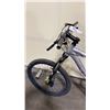 Image 3 : KHS SILVER 21 SPEED MOUNTAIN BIKE WITH FRONT SUSPENSION AND DISC BRAKES