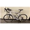 Image 1 : SPECIALIZED WHITE 18 SPEED TOURING BIKE