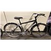 Image 2 : DEVINCI ST-TROPEZ BLACK 24 SPEED ROAD BIKE