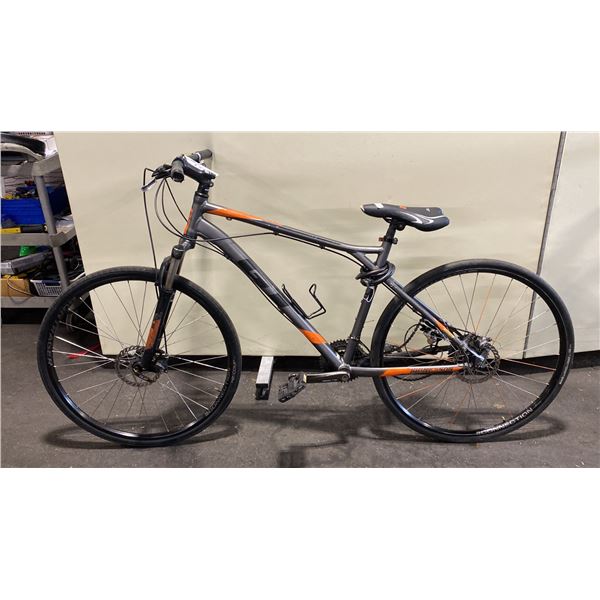 GT AGGRESSOR GREY 27 SPEED FRONT SUSPENSION ROAD BIKE WITH FULL DISC BRAKES * CHAIN ASSEMBLY
