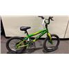 Image 5 : 2 YOUTH BIKES: KONA MAKENA ORANGE 6 SPEED FRONT SUSPENSION MOUNTAIN BIKE & MOVELO GREEN SINGLE