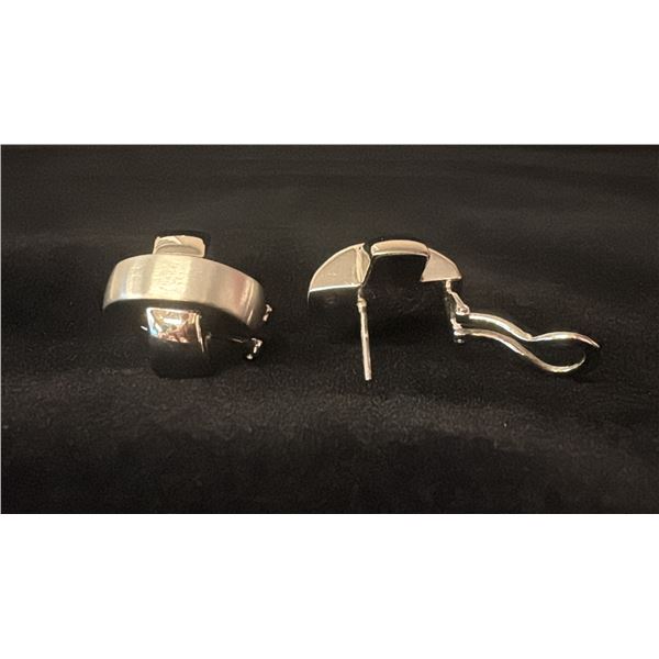 PAIR APPROX 18K EARRINGS (7.5G)