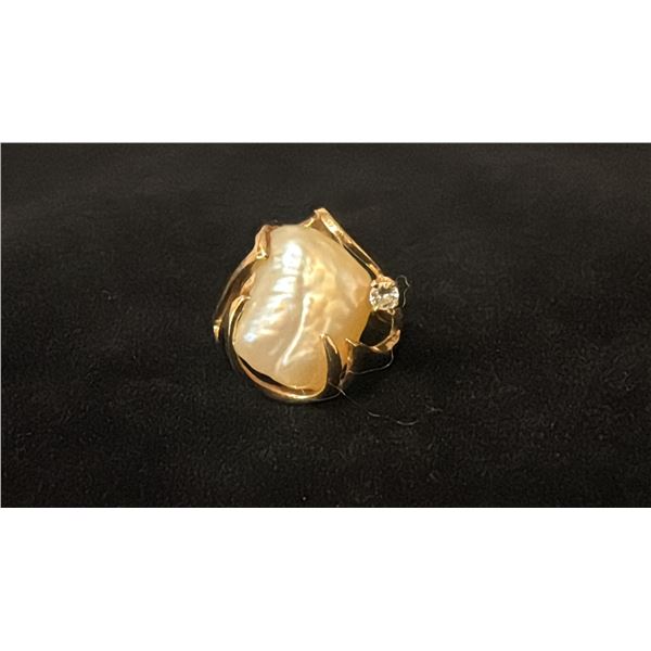APPROX 14K LADIES RING SET WITH PEARL AND DIAMOND (.045CT, 5.3G)