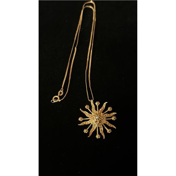 APPROX 10K CHAIN (19") WITH APPROX 14K PENDANT SET WITH PEARLS (7.8G)