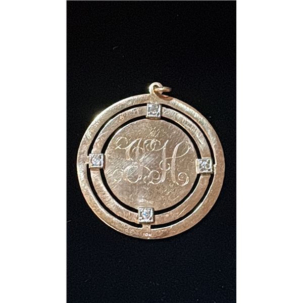 APPROX 10K PENDANT SET WITH DIAMONDS (.04CT, 8.3G)