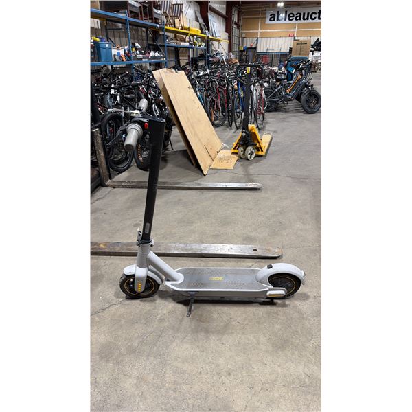 NINEBOT BLACK & GREY ELECTRIC SCOOTER *NO KEYS, NO CHARGER, DOES NOT TURN ON*