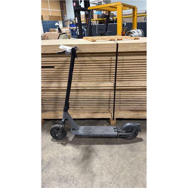 LEMOTION BLACK ELECTRIC SCOOTER *NO KEYS, NO CHARGER, DOES NOT TURN ON*