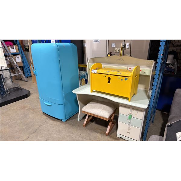 TEAL COOLERATOR VINTAGE FRIDGE *PROP ONLY* & PAINTED WOOD CHILDRENS DESK, SEAT AND