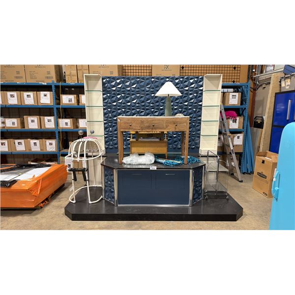 LARGE WOODEN DECORATIVE CHROME ACCENT PLATFORM STAGE/DISPLAY WITH ASSORTED FURNITURE &