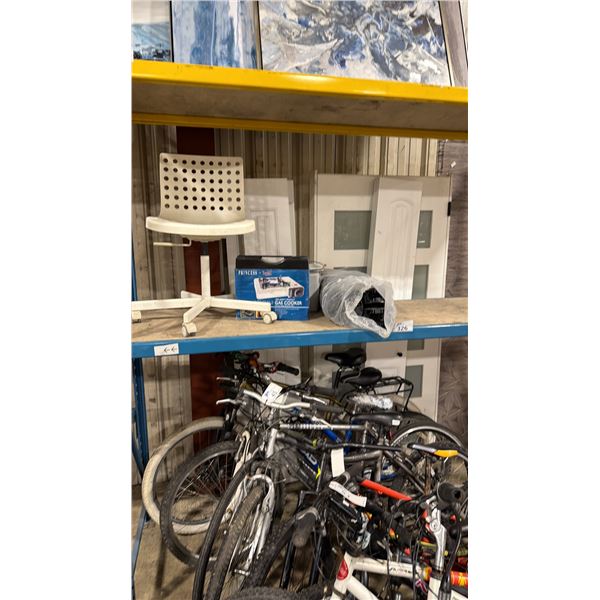WHITE BI-FOLD CLOSET DOORS, WHITE DECORATIVE DOOR, 2 PLASTIC DECORATIVE INSERTS, WHITE PLASTIC