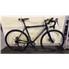 Image 2 : JAMES NOVA BLACK 16 SPEED ROAD BIKE WITH FULL DISC BRAKES