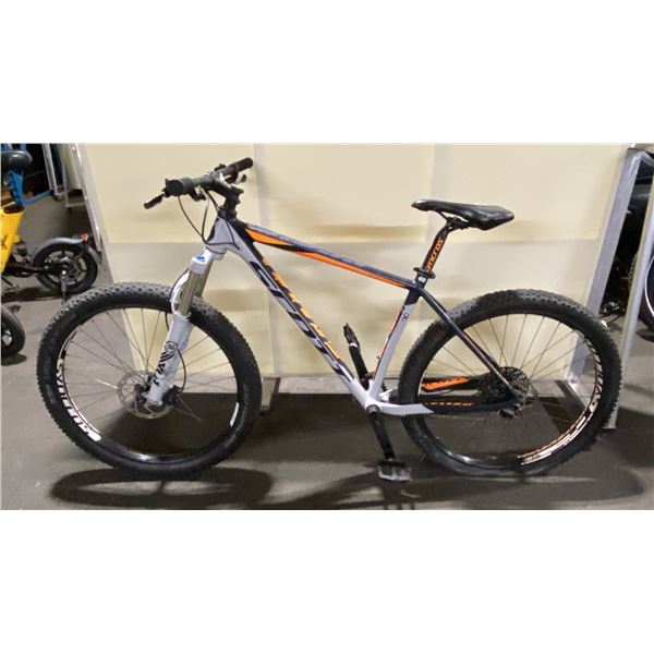 SCOTT GREY 11 SPEED FRONT SUSPENSION MOUNTAIN BIKE WITH FULL DISC BRAKES