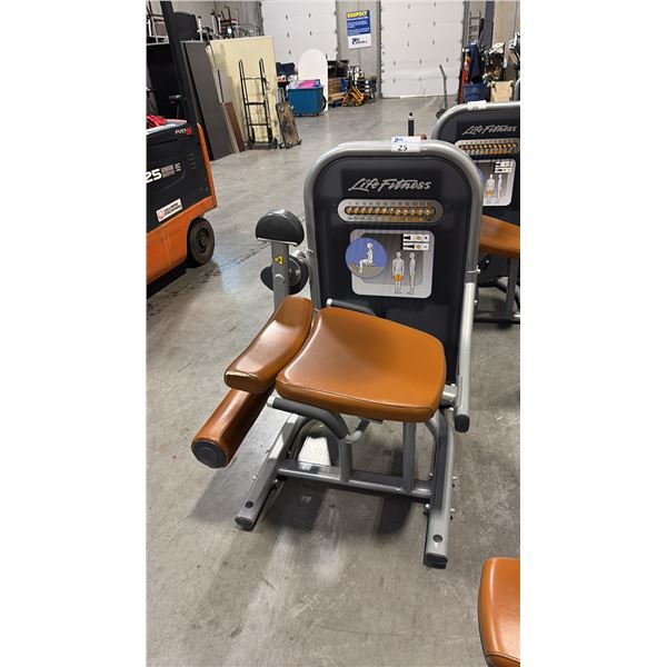 LIFE FITNESS LEG EXTENSION