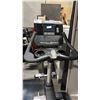 Image 2 : LIFE FITNESS C1 LIFECYCLE UPRIGHT BIKE