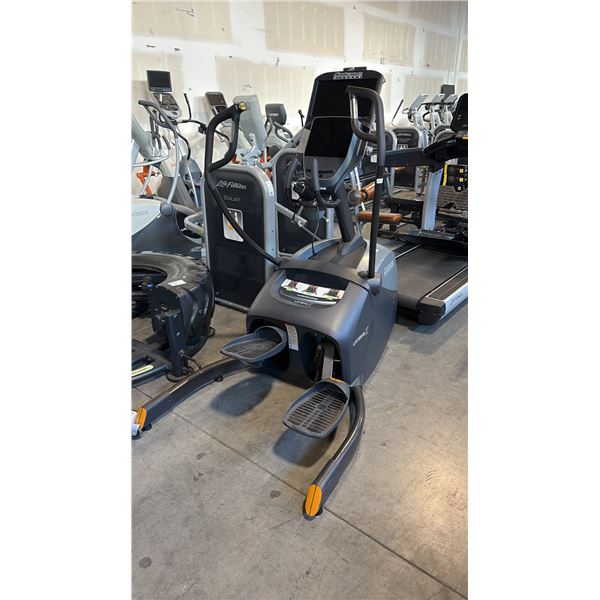 OCTANE FITNESS LATERAL X ELLIPTICAL CARDIO MACHINE