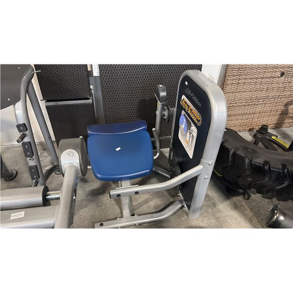 LIFE FITNESS LEG EXTENSION