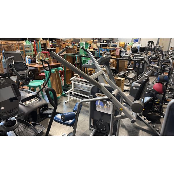 LIFE FITNESS LAT PULLDOWN