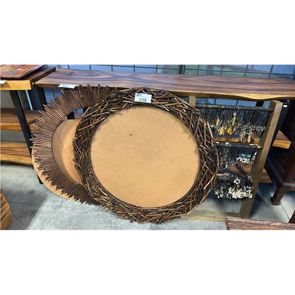 2 ASSORTED WALL HANGINGS AND NECKLACE RACK