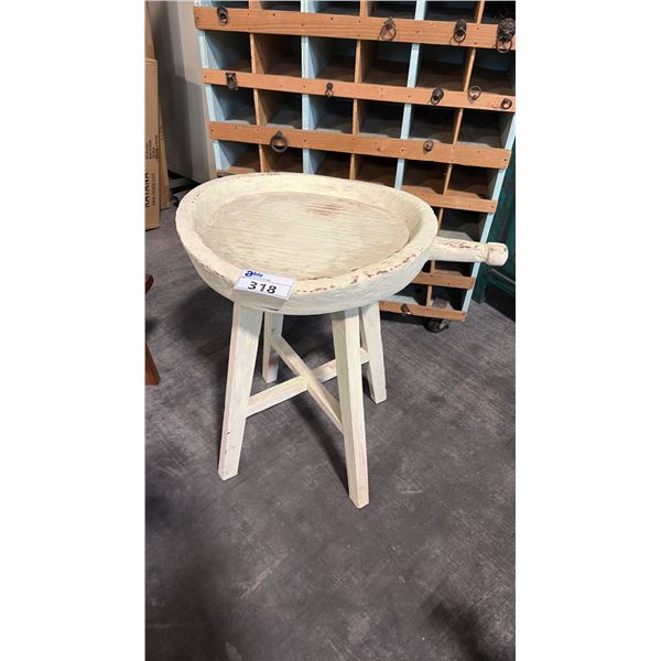 BEIGE EXOTIC WOOD ROUND TABLE 22"D