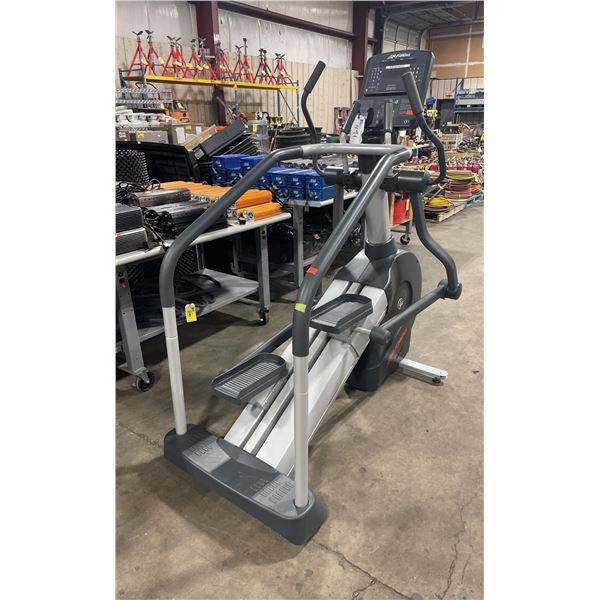 LIFE FITNESS CLSL COMMERCIAL INCLINE STAIR CLIMBING MACHINE WITH DIGITAL DISPLAY