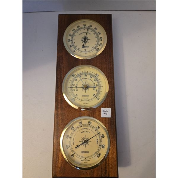 Vintage Springfield Weather Station