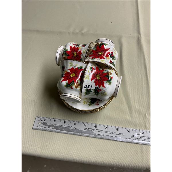Royal albert yule tide cups and saucers