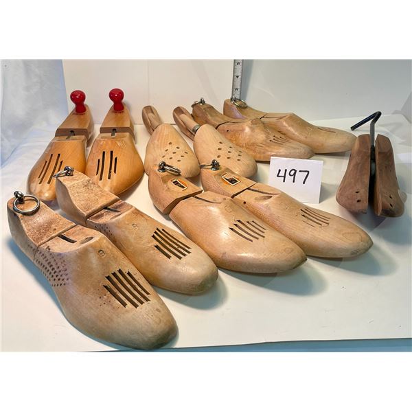 Vintage wooden shoe trees & stretcher. Sizes 7-11. Metal rods/rings.