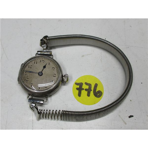 VINTAGE SWISS MADE  15J MEN'S TRENCH WATCH,  MAN WIND ,  RUNS