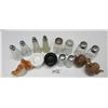 Image 4 : A FEW SALT 'N' PEPPER SHAKERS