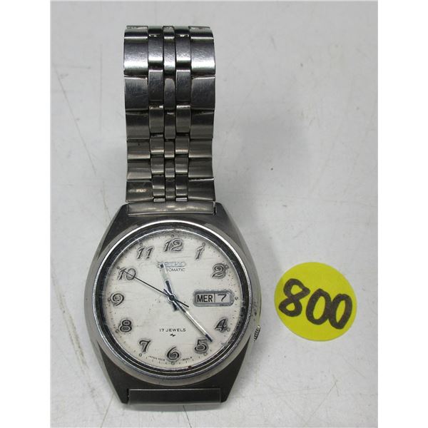 VINTAGE SEIKO 7009-8331  17J AUTO, DAY/DATE @3 RUNS