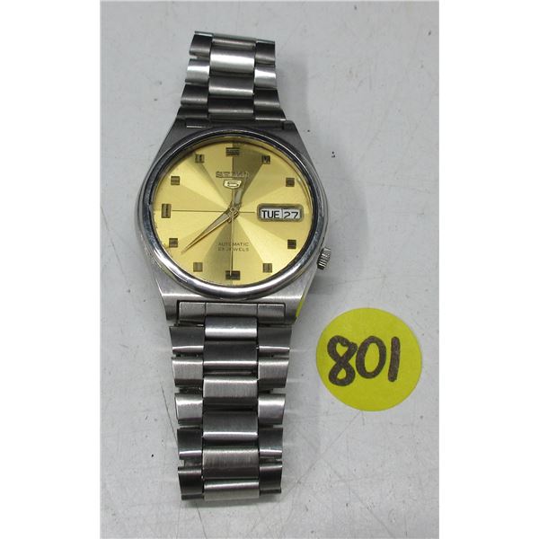 VINTAGE SEIKO 7009-3161  17J AUTO, DAY/DATE @3 RUNS