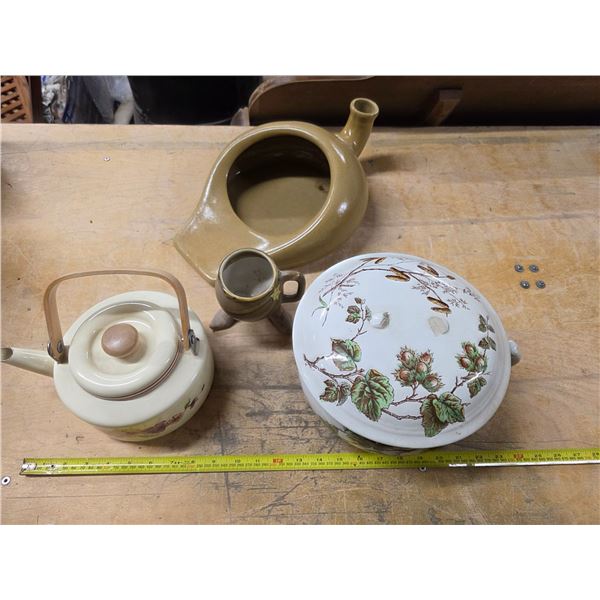 Tea pot, bed pan, ceramic pot