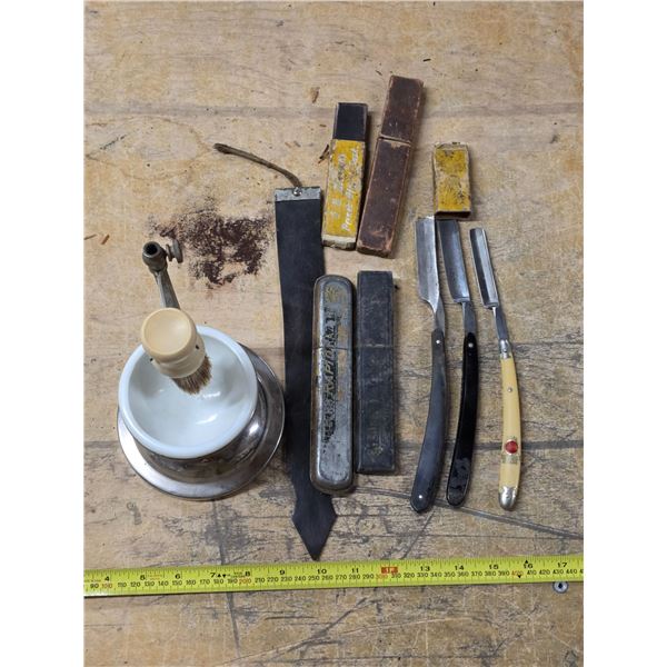 Vintage shaving kit/station