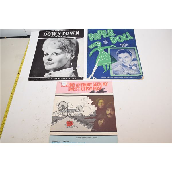 Vintage paper musical notes