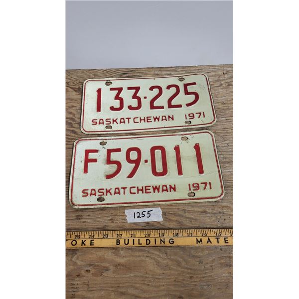 (2) Vintage Sask Plates 1971 (133-225) and (F59-011)