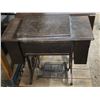 Image 2 : Singer sewing machine and treadle