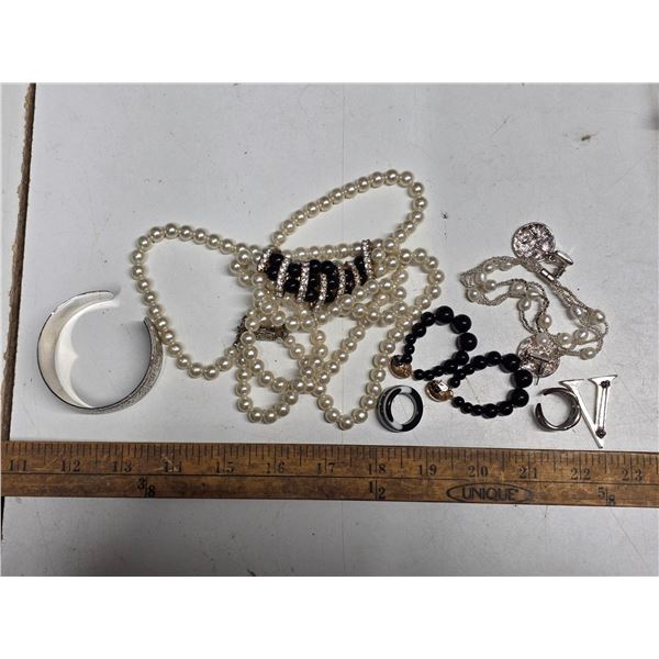 Lot of costume jewelry