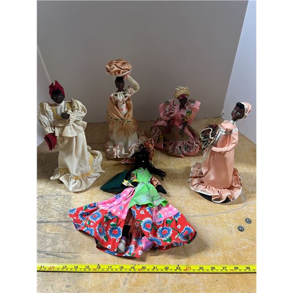 5 Ethnic Dolls