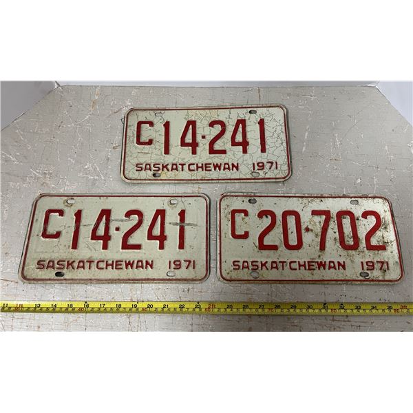 (3) 1971 Sask License Plate