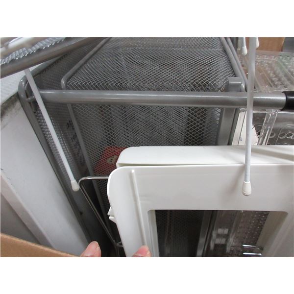 Box of Under cupoard items