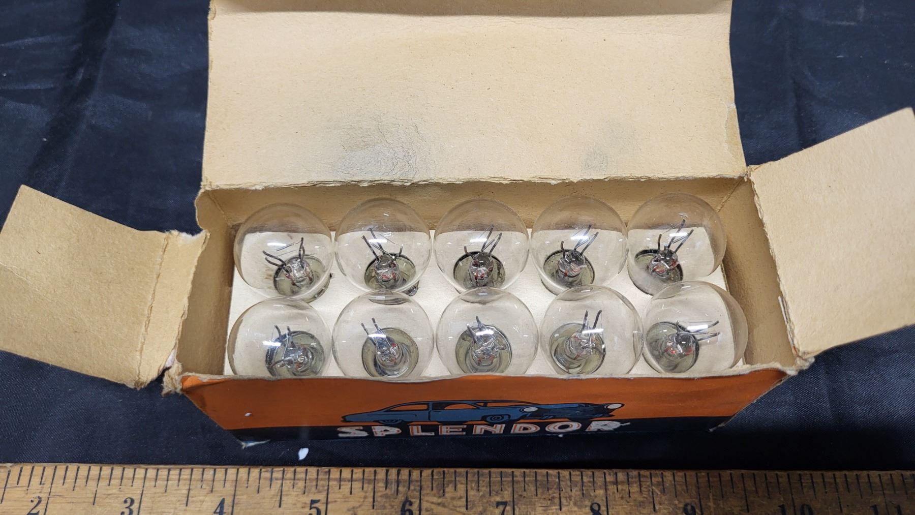 N.O.S. Full Box (10) Splendor 6-8 Volts Bulbs - Schmalz Auctions