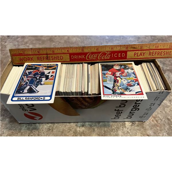 Battle of Alberta! Edmonton Oilers and Calgary Flames lot of 500+ hockey cards. Mixed Brands. Mixed 