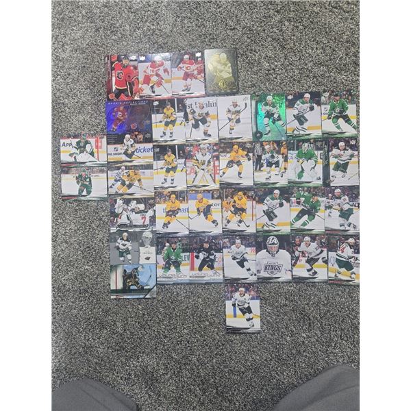 Calgary Flames/Nashville Predators/Dallas Stars/Minnesota Wild Xmas Hockey Card Lot (36 cards)