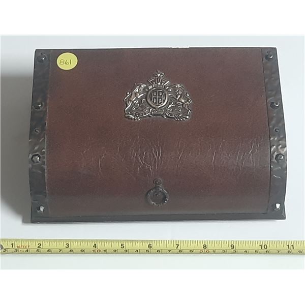 Vintage S Sper Bijou Wood/Leather Gothic Jewelery box - Includes 3 sets of vintage Cufflinks and one