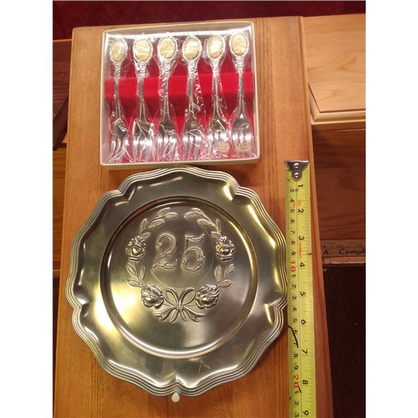 Lot # 934 "Happy Anniversary" 25th Milestone Cake Set – Plate, 6 Forks & server – 