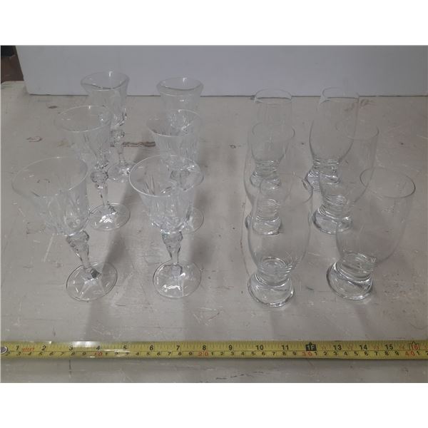 (12) Crystal Glasses of two pattern.