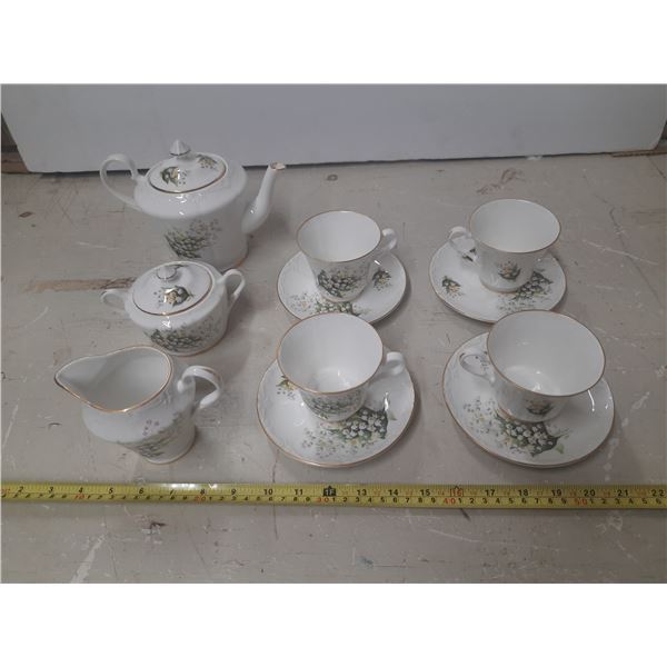 Sunrise Fine Bone China 4 Cup Tea Set.