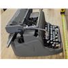 Image 4 : Underwood type writer
