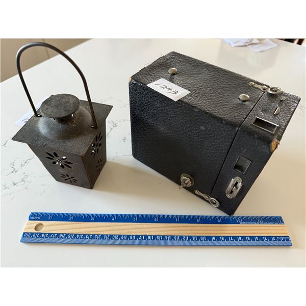 1243 Box camera\outside light